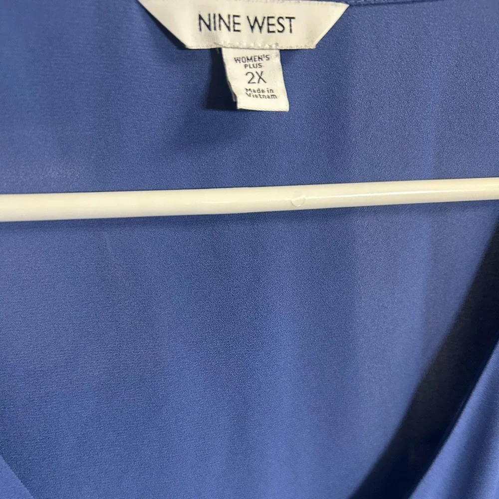 Nine West V-Neck Blue Tank Top - Picture 3 of 3